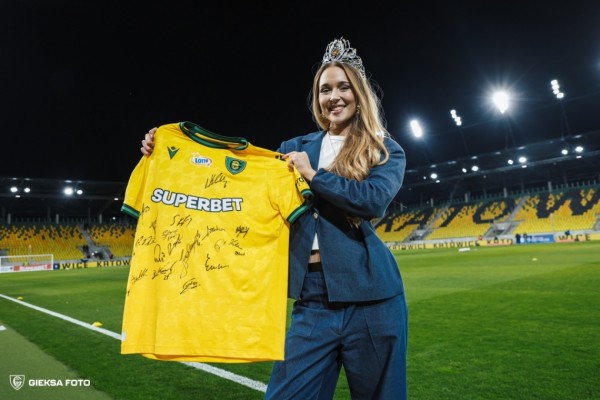 Maja Todd wspiera Fundację „Oko w Oko z Rakiem” podczas meczu GKS Katowice!